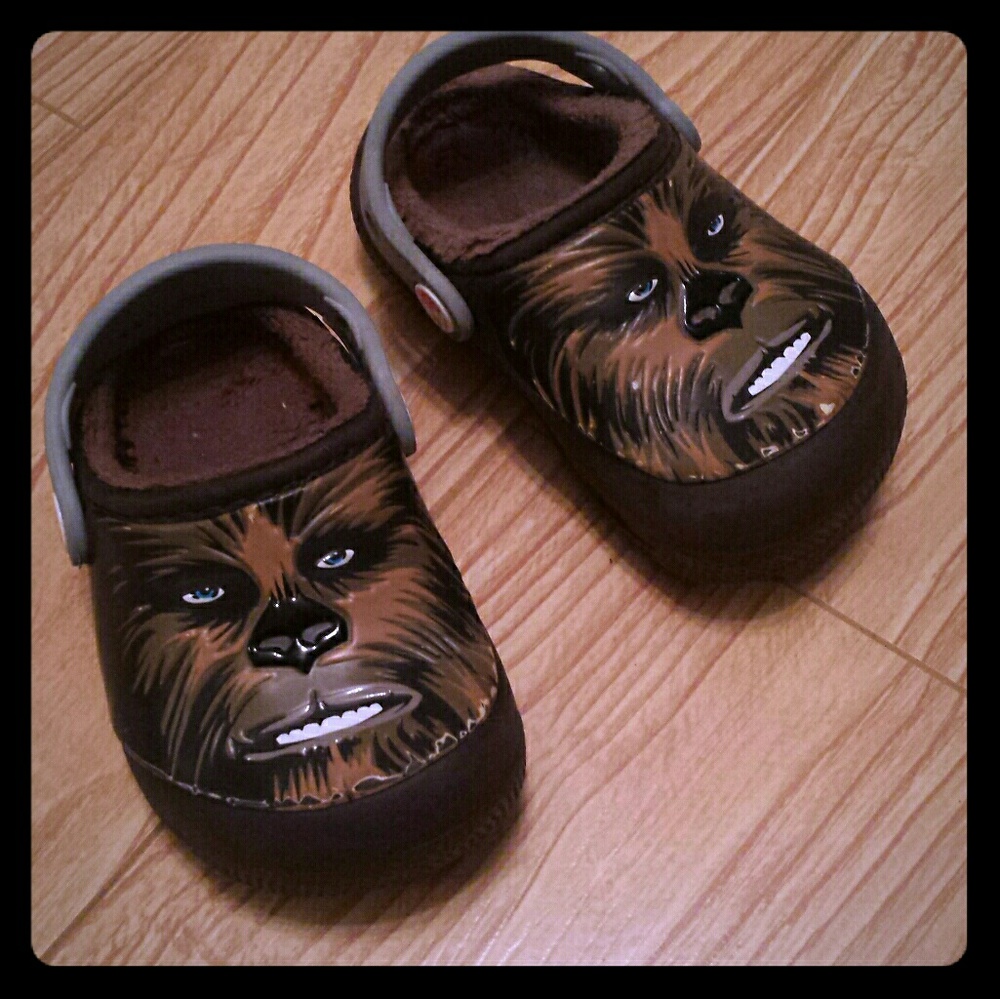 Size 6 toddler Starwars crocs with warm lining
